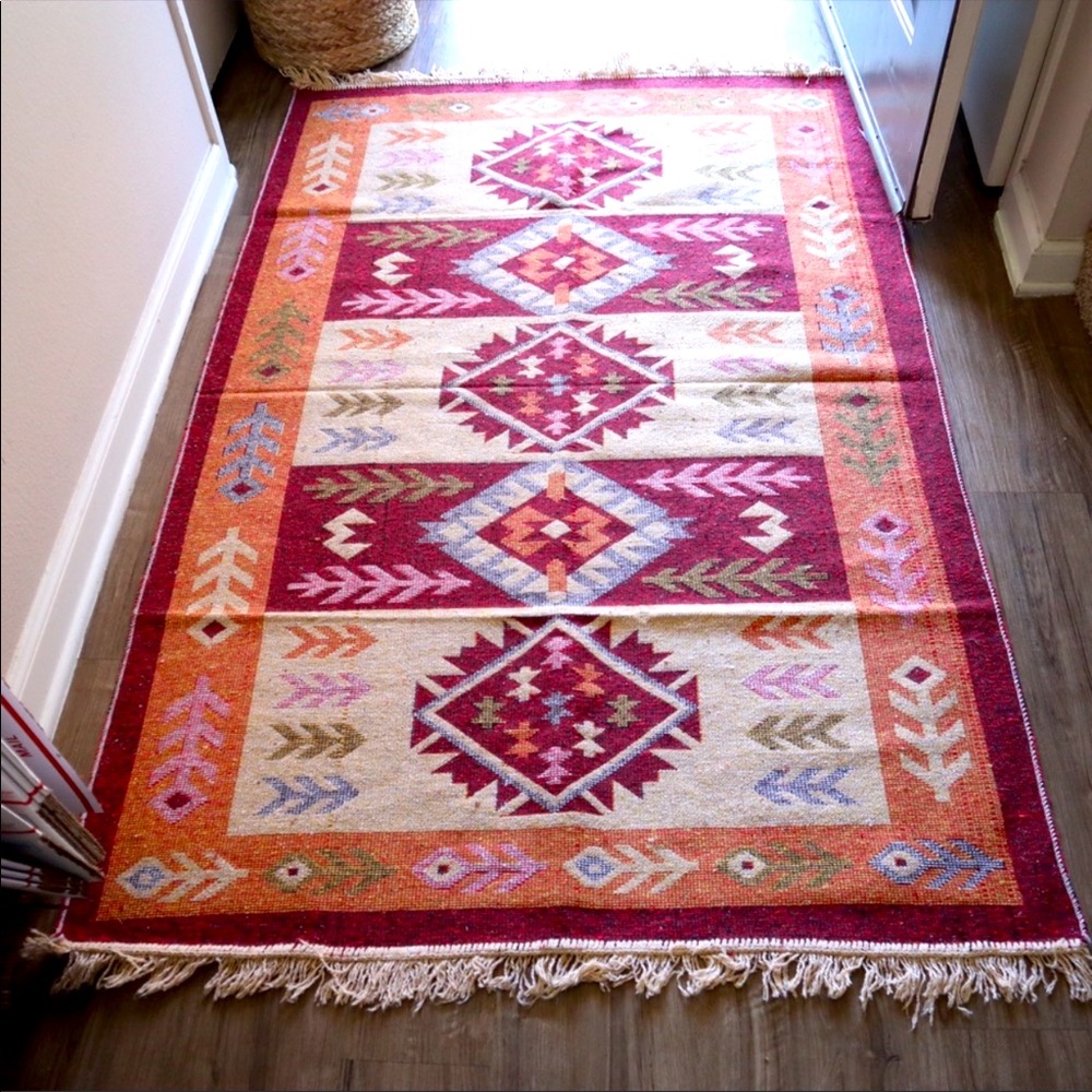 Vintage style kilim area rug. Great condition, barely used.